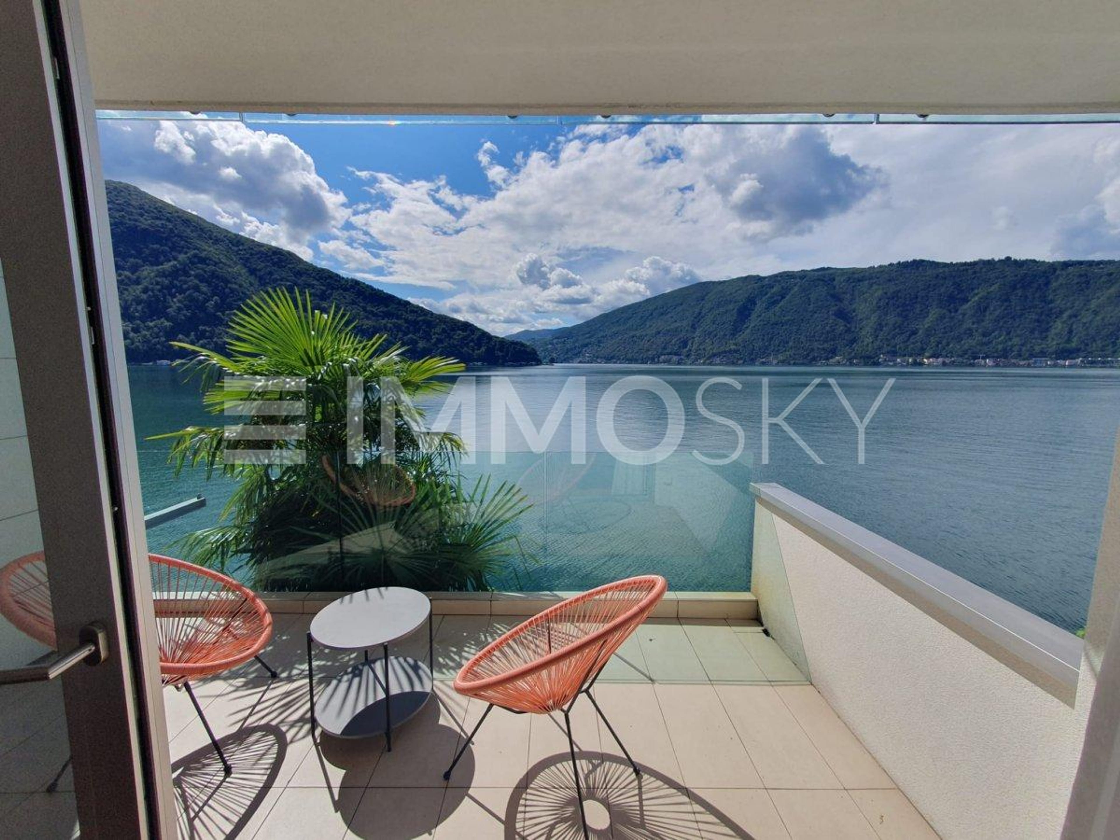 Elegante villa a Bissone con accesso diretto al lago di Lugano - Bild 1