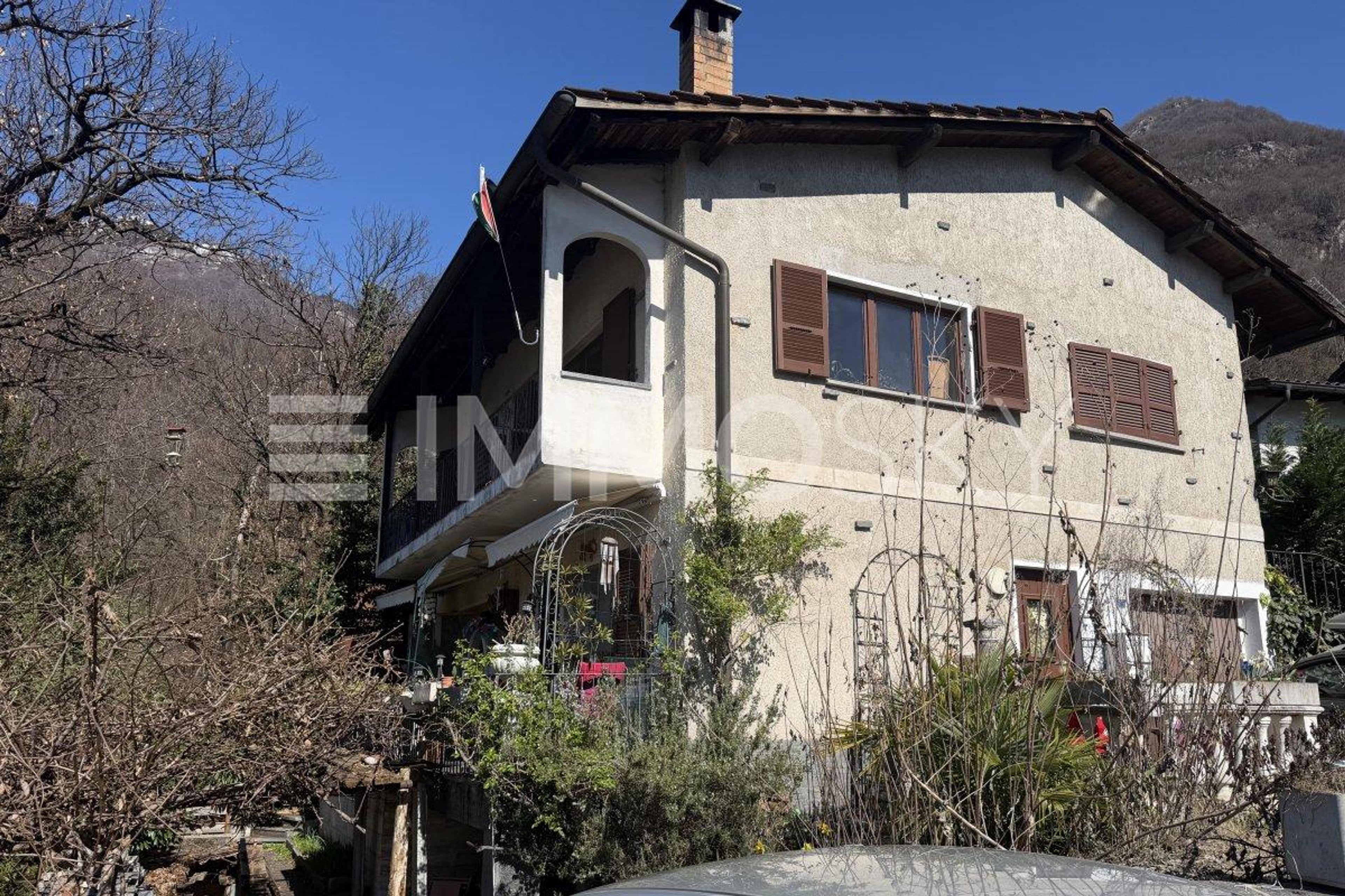Casa con due appartamenti: vivi in uno, guadagna con laltro - Bild 1