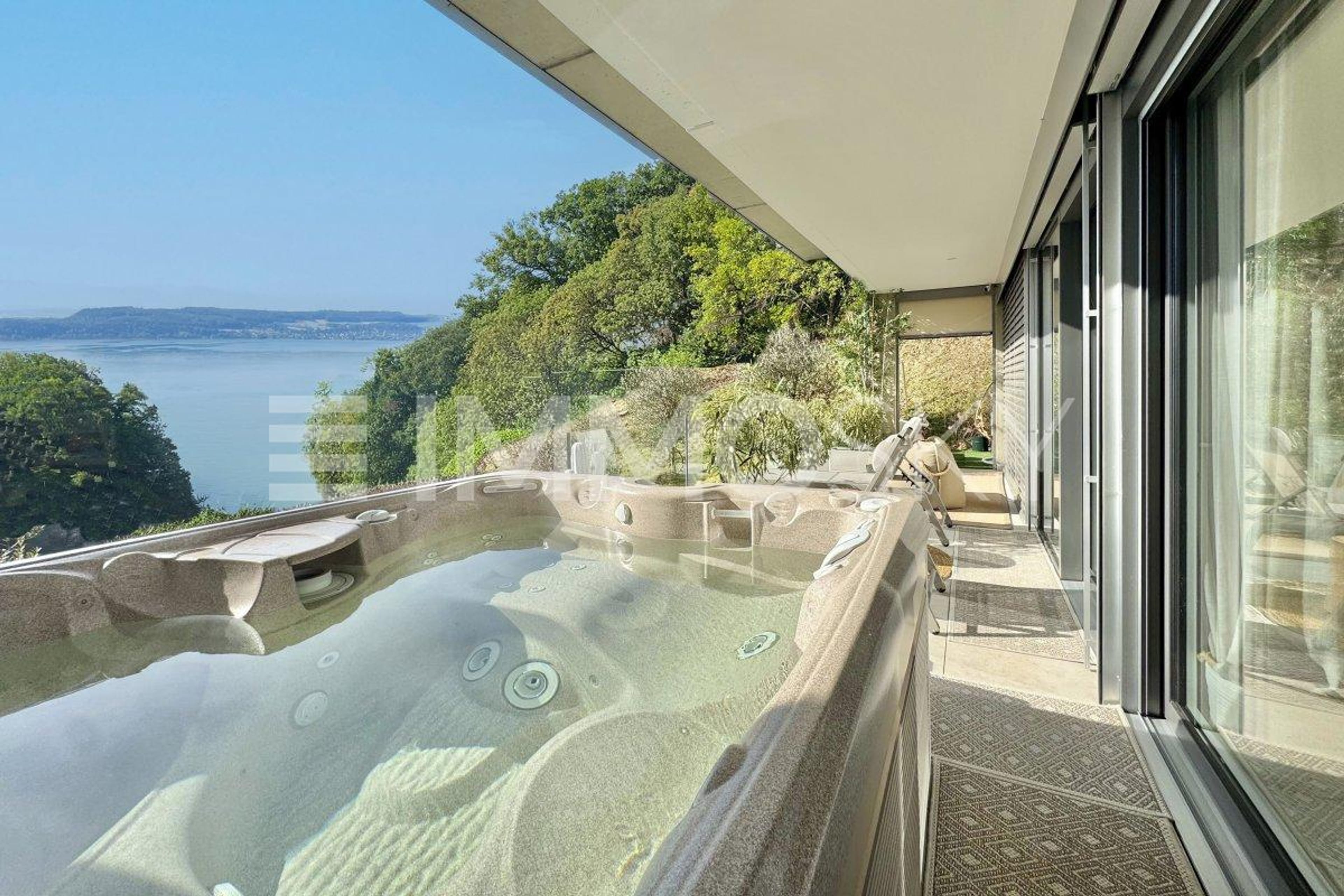 Appartement dexception avec vue lac et prestations haut de gamme - Bild 2