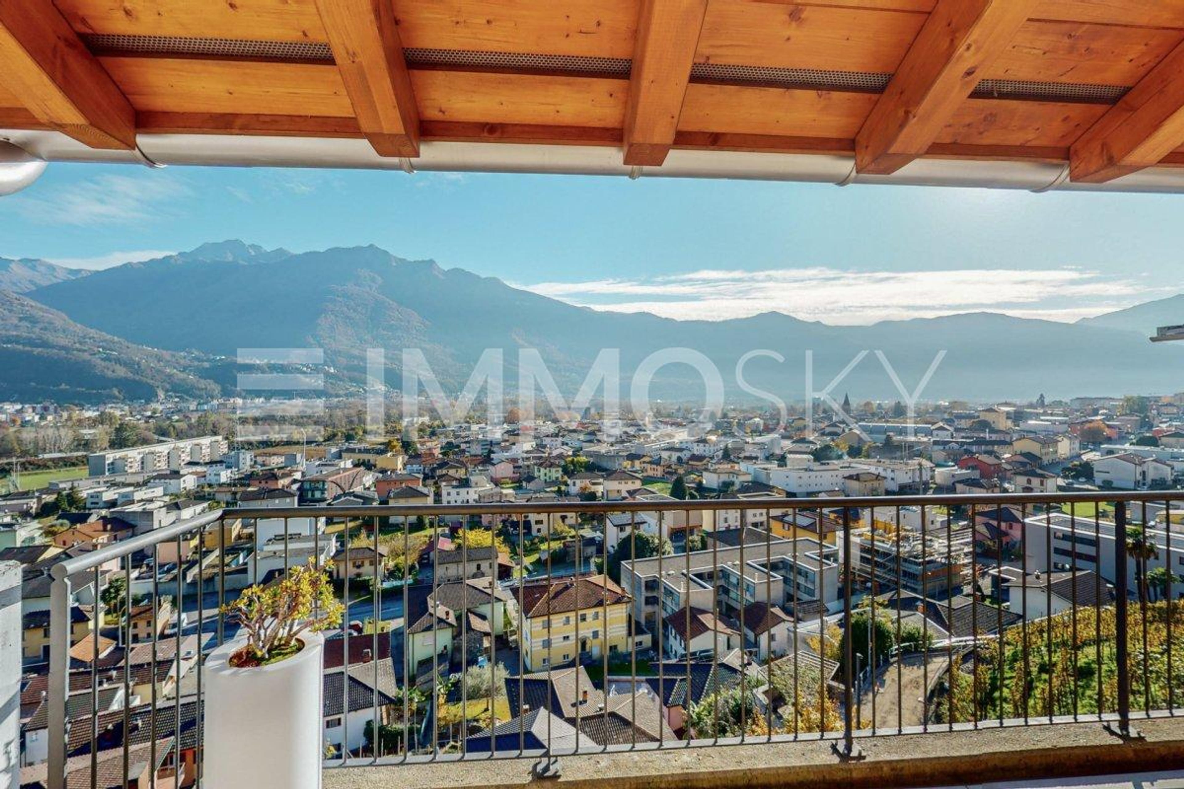 Vista imprendibile, grandi spazi, in zona soleggiata - Bild 1