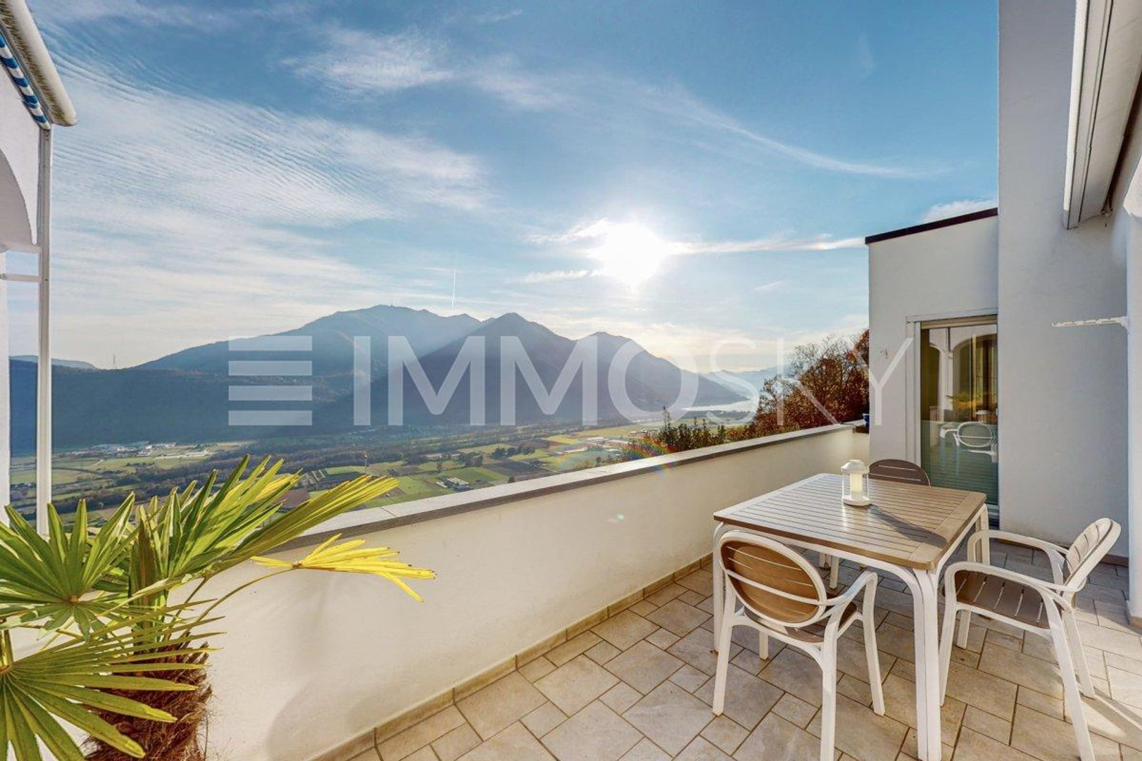 Dominando dall'alto con vista imprendibile in zona soleggiata - Bild 1