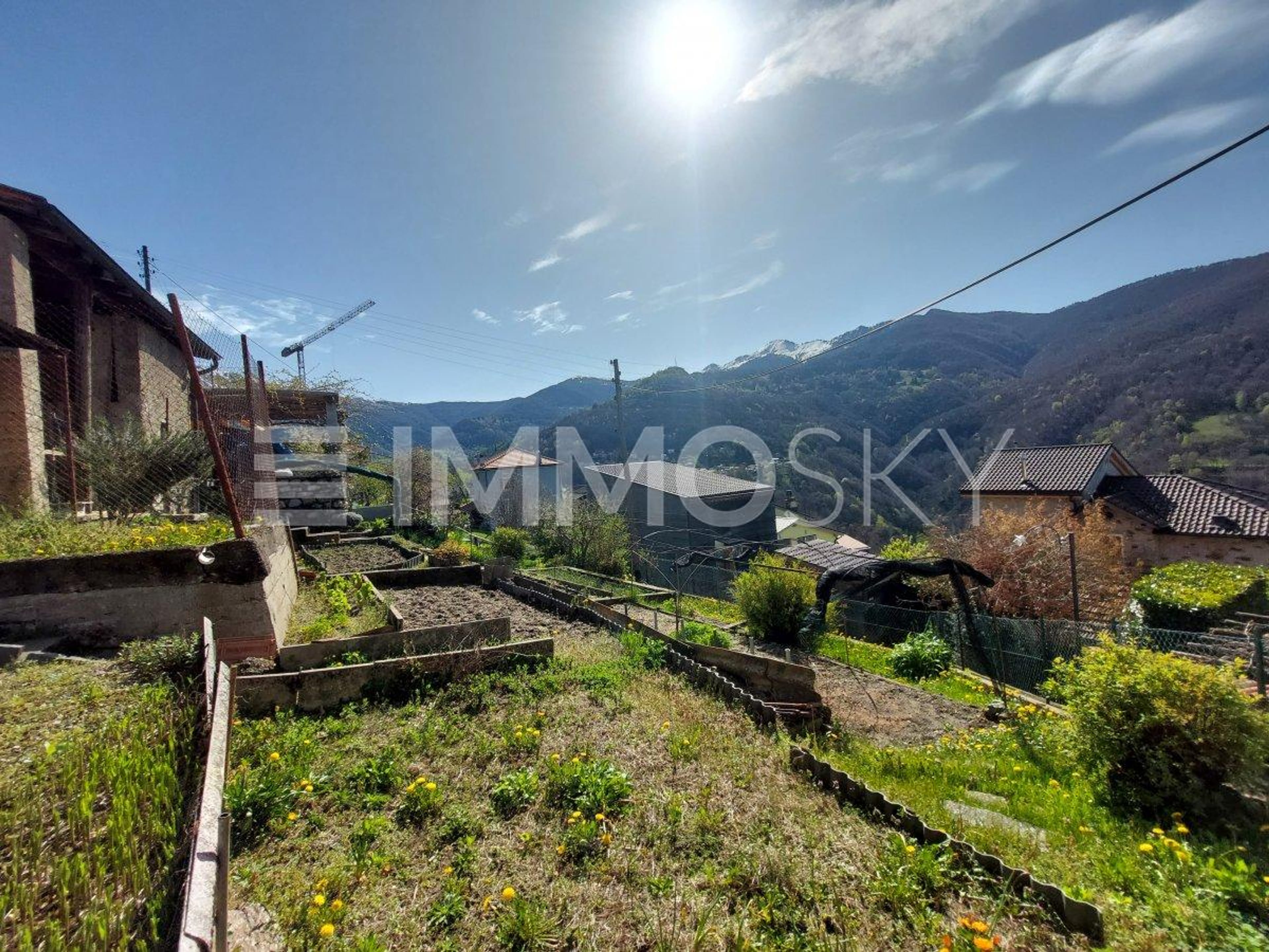 In nucleo soleggiata con giardino - Bild 1