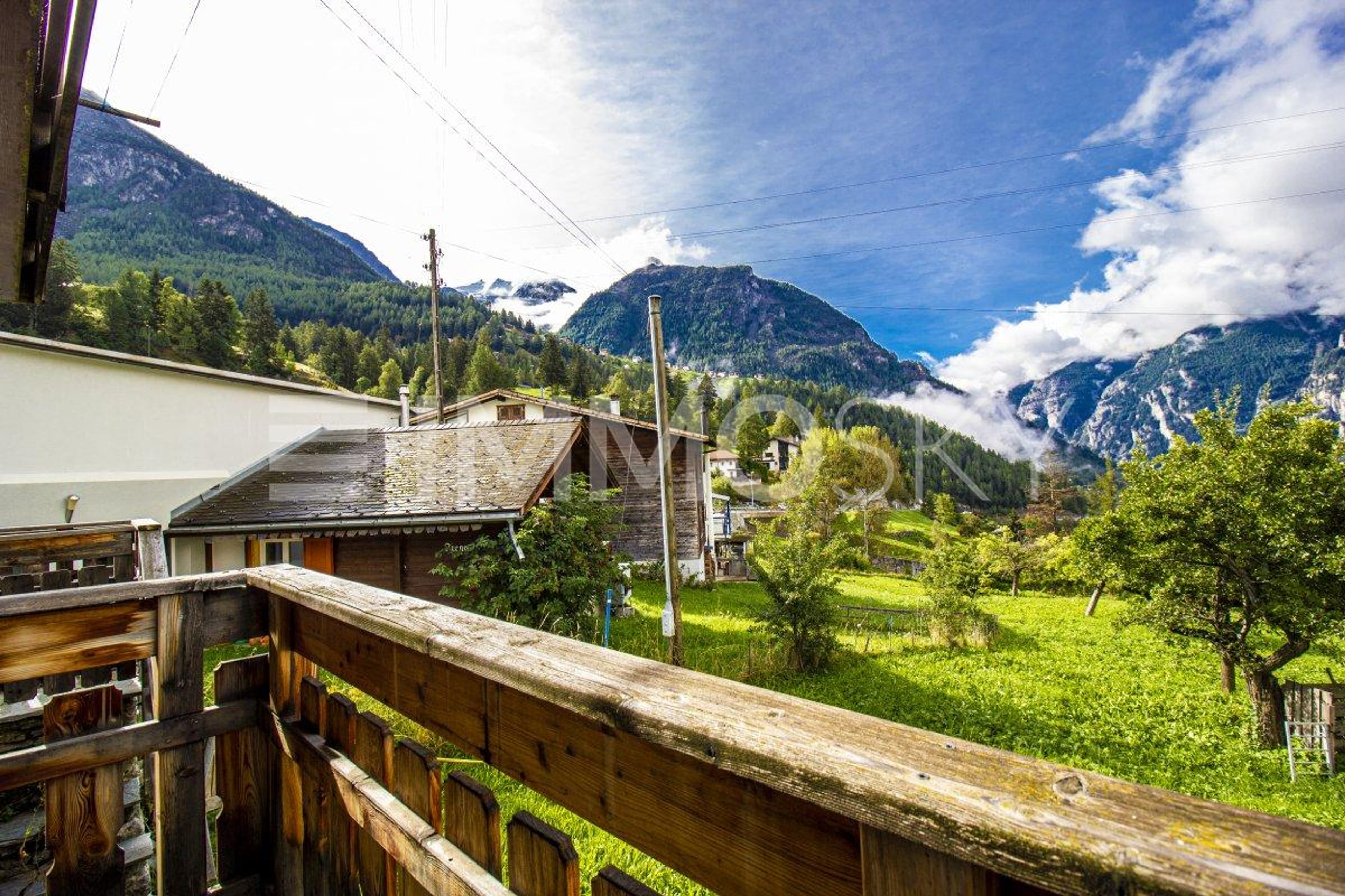 VIRTUAL TOUR : 4,5-Zimmer-Wohnung in einem Zweifamilienhaus - Bild 1