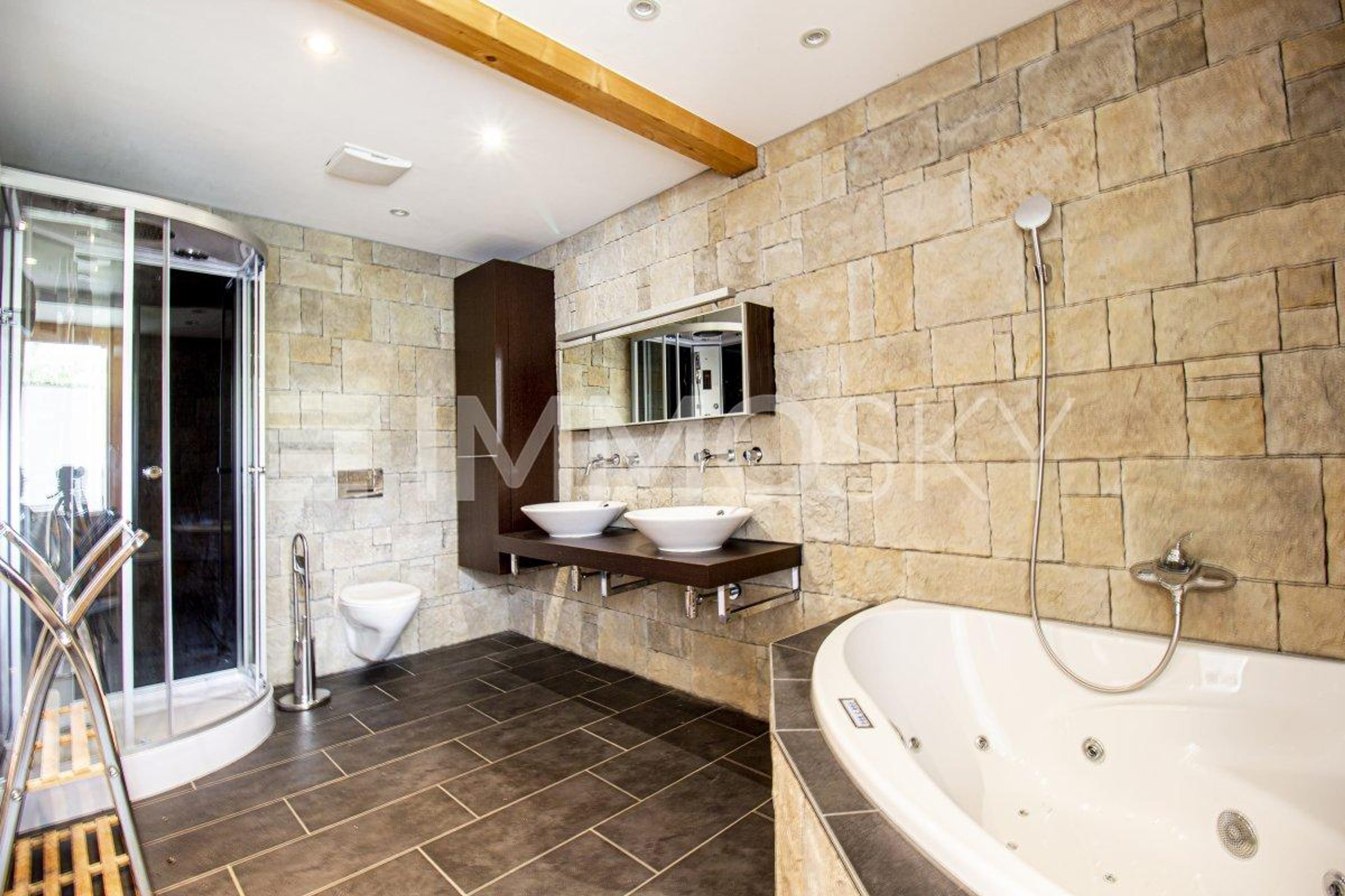 VIRTUAL TOUR : 4,5-Zimmer-Wohnung in einem Zweifamilienhaus - Bild 5