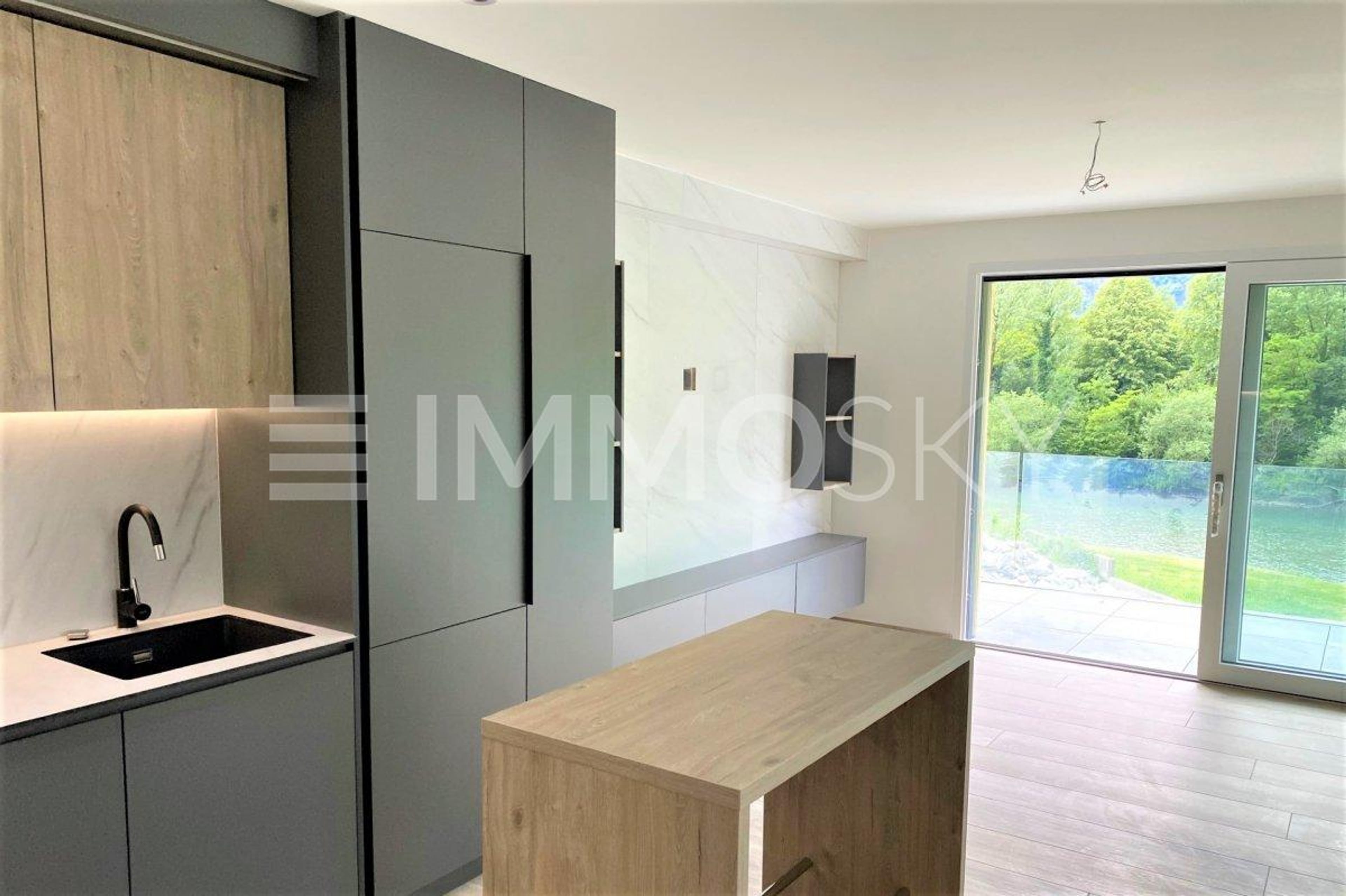 Elegante in posizione strategica con vista fiume - Bild 1