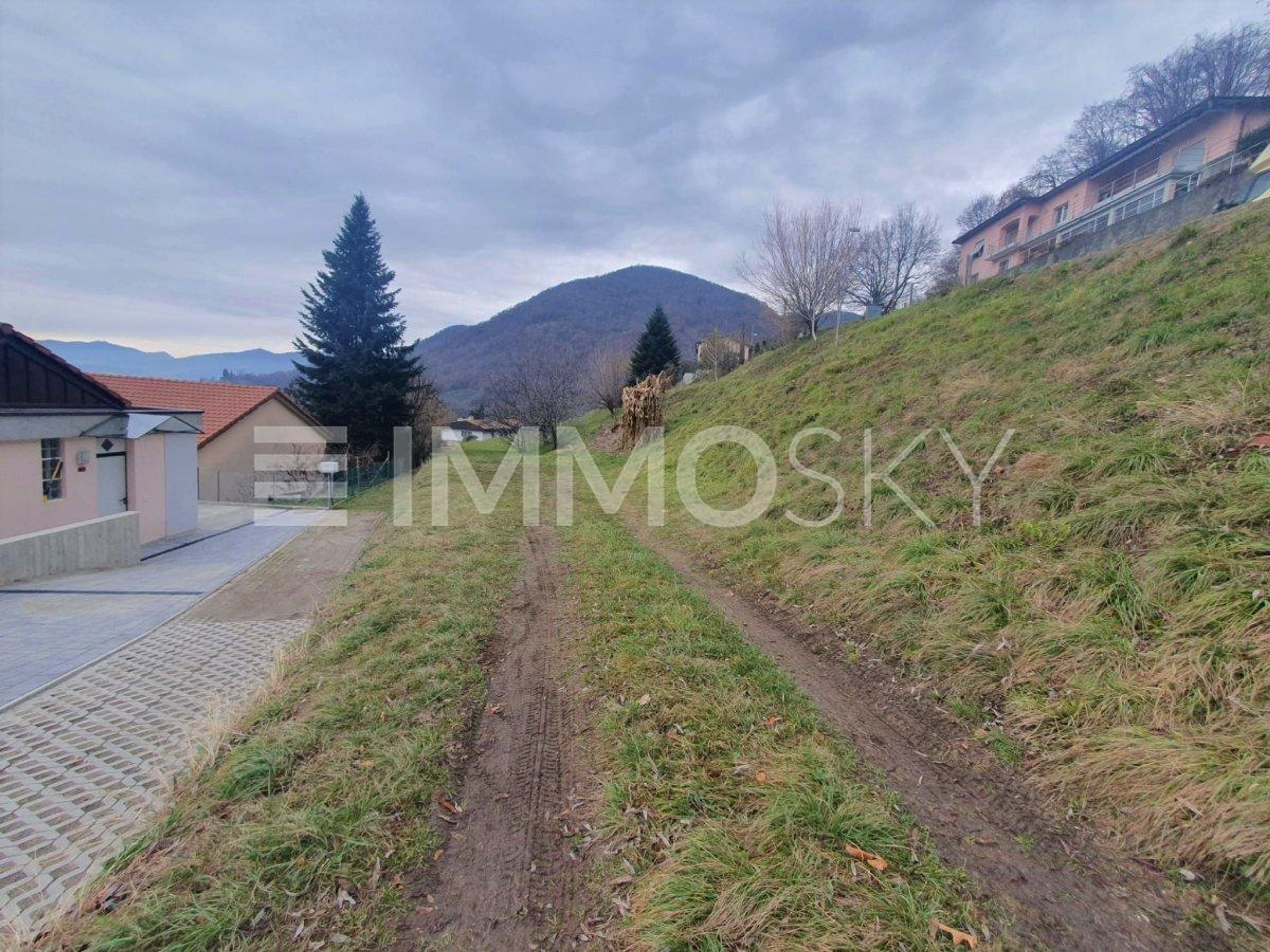 Per costruttori, edifica in zona residenziale con bella vista aperta - Bild 4