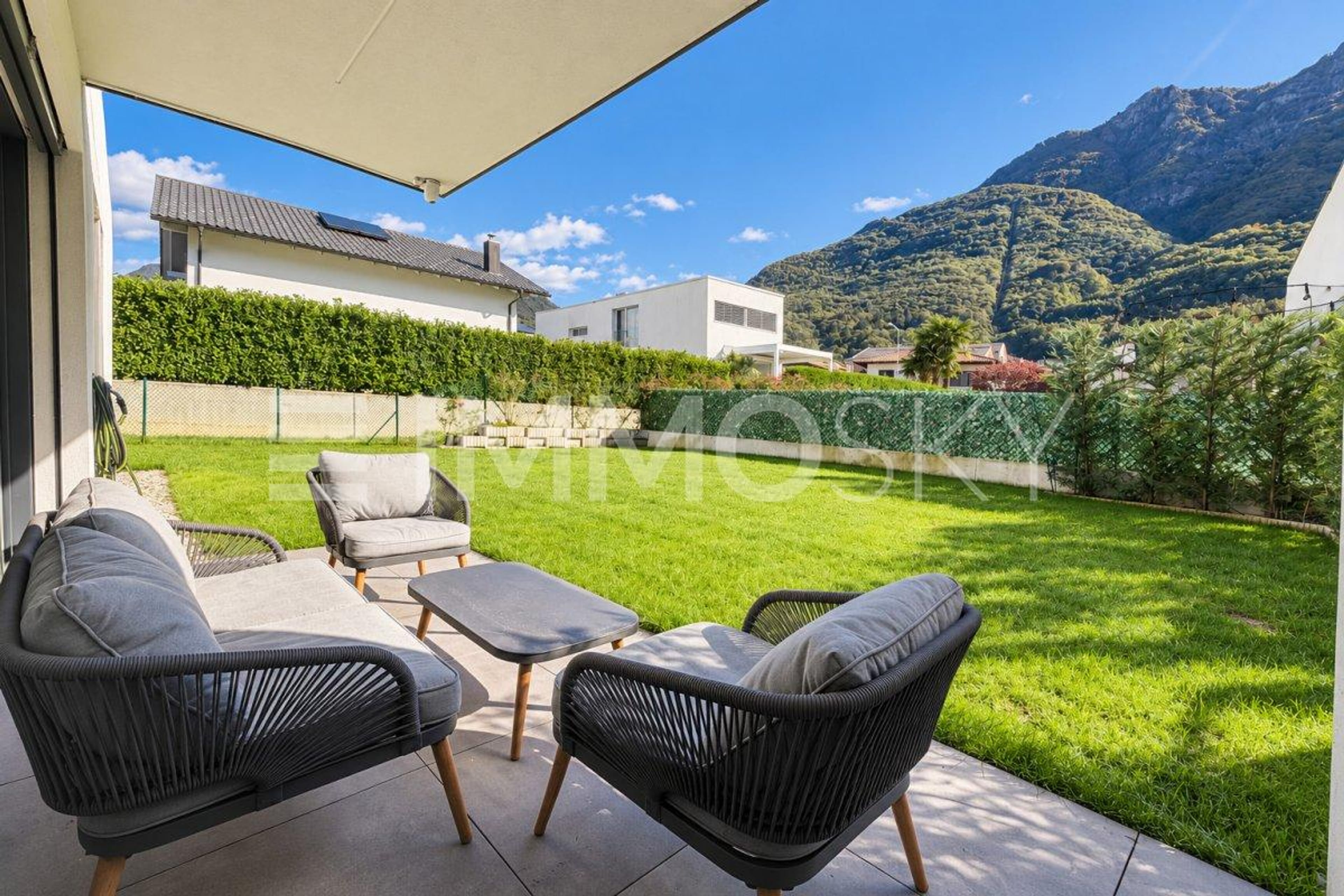 Modernità e comfort con giardino privato - Bild 1
