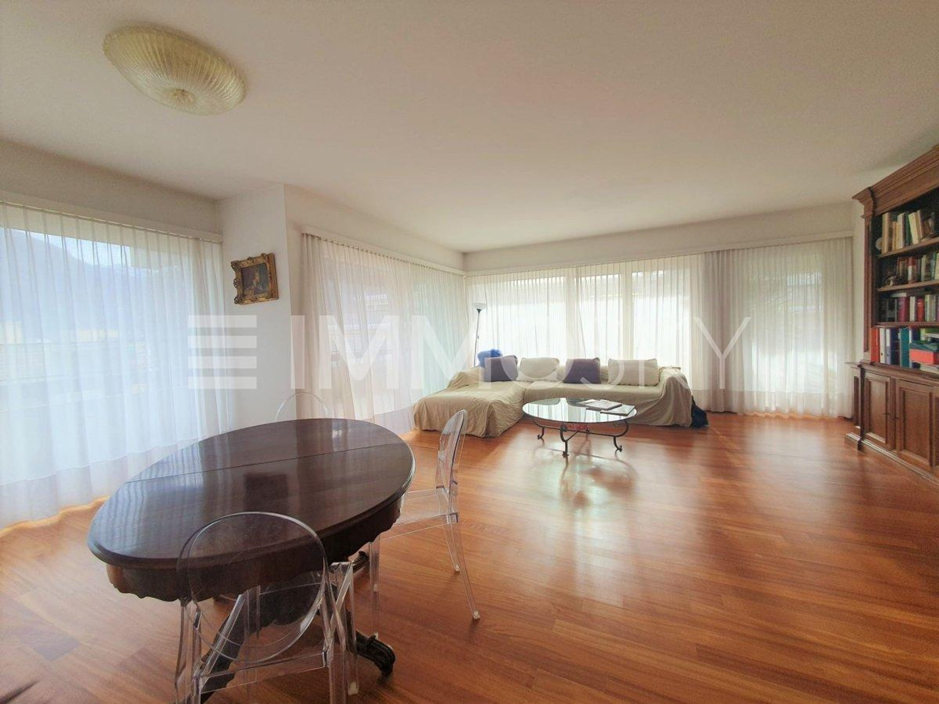 Nei pressi del lungolago, ampi spazi e finiture eleganti - Bild 2