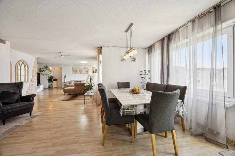 Grosszügige 6.5-Zimmer-Dachwohnung mit flexiblem Grundriss – teilbar in 3.5- und 4.5-Zimmer-Wohnung