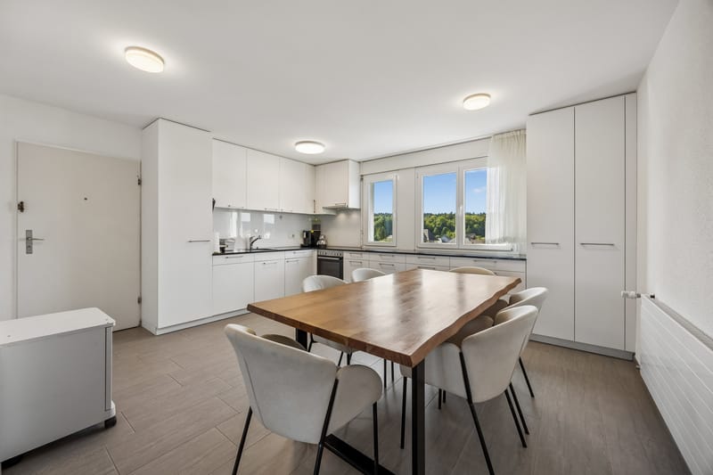 Attraktive 4.5-Zimmer-Wohnung im obersten Geschoss mit Lift und neuer Küche